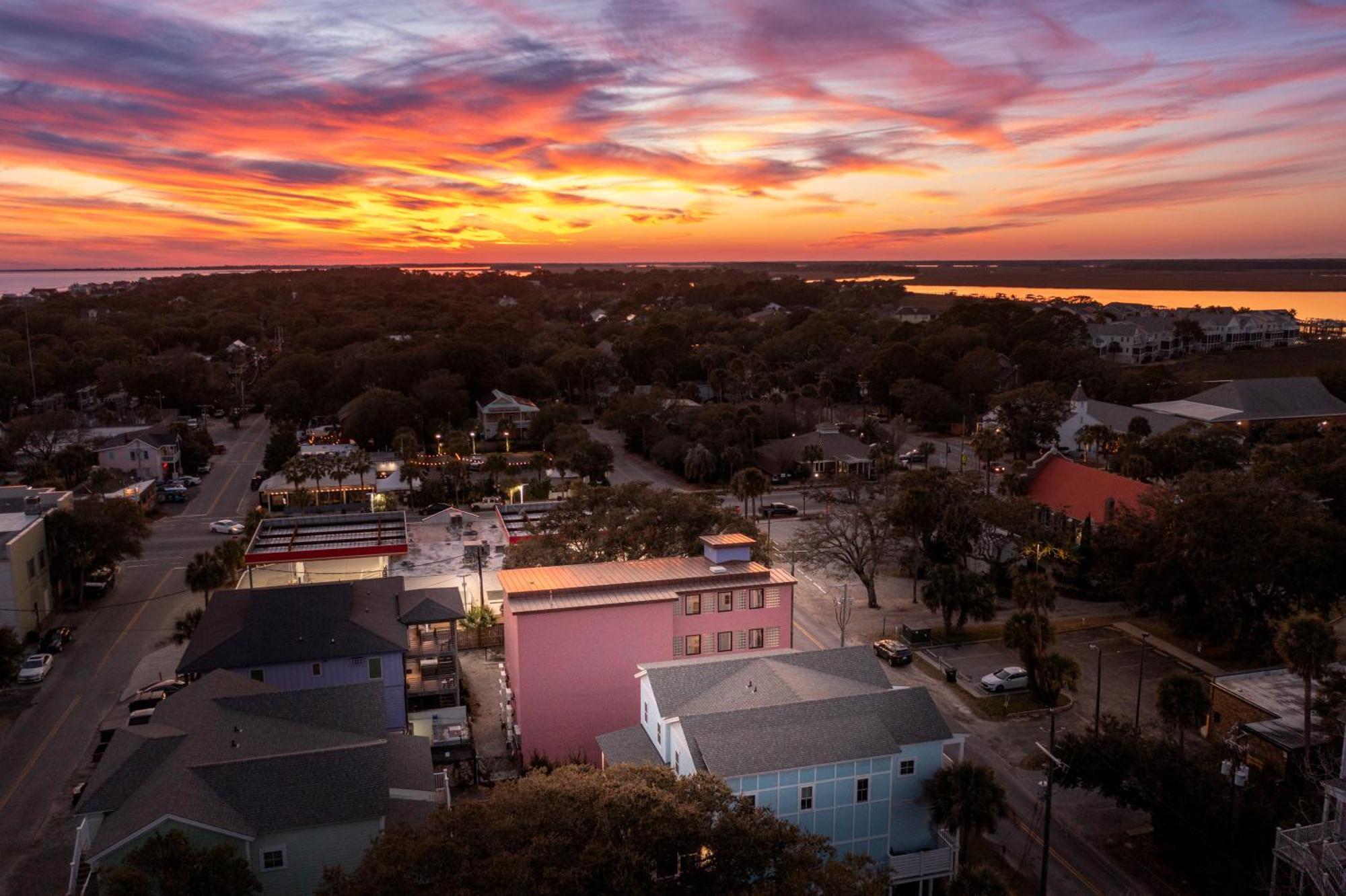 Boutique Vera Hotel In The Heart Of Folly Beach Exterior photo