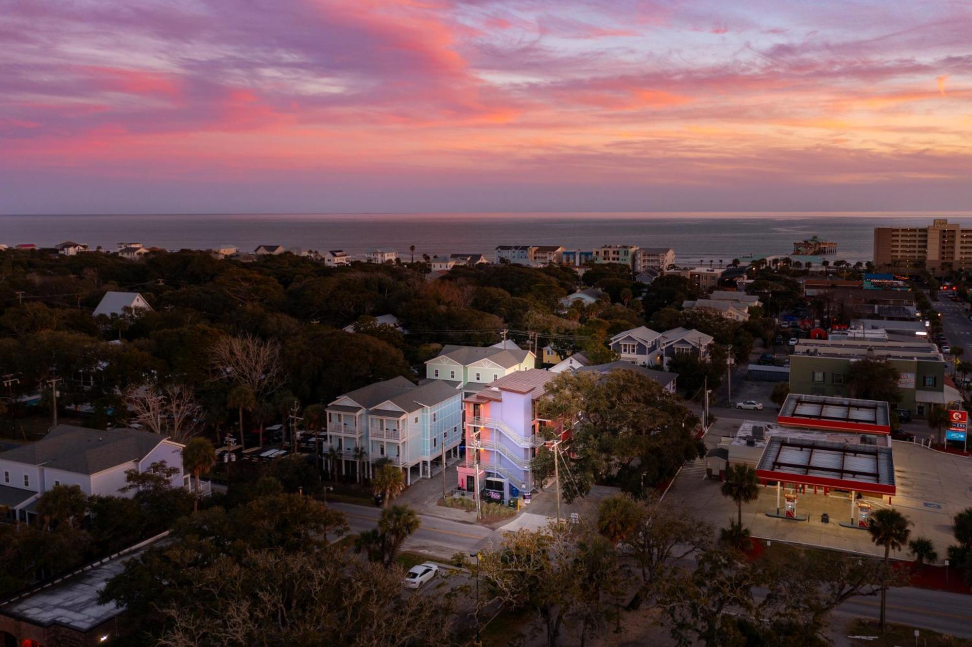 Boutique Vera Hotel In The Heart Of Folly Beach Exterior photo